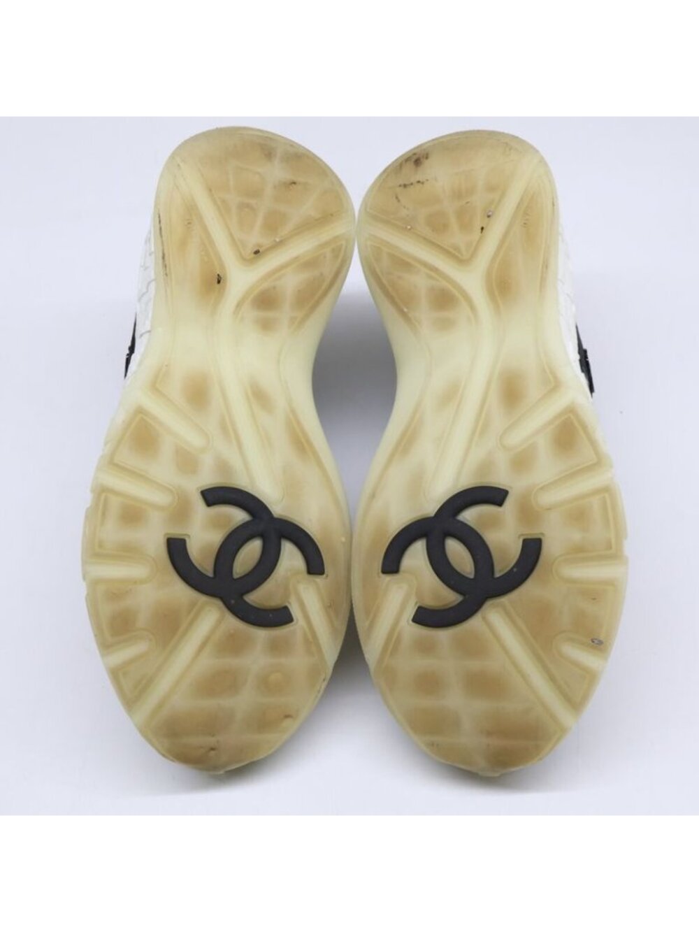 Chanel Graphic Logo Sneakers 35 - Picture 7 of 10